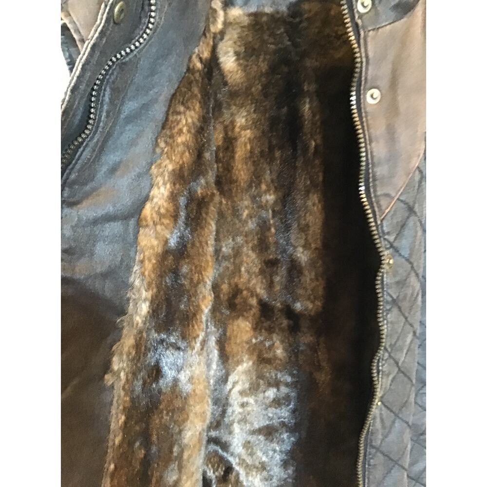 Outback Trading Company Vest Womens Size Large Canaberra Fur Quilted Lined Zip - Picture 9 of 9